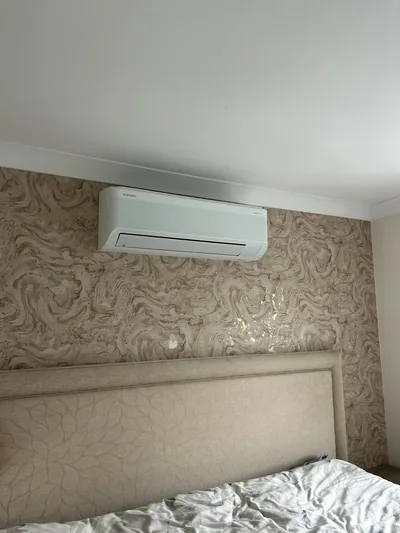 3.5 kW Samsung WindFree installed in a luxury bedroom